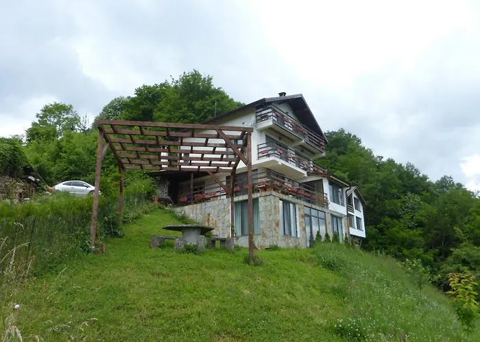 Karadzhovata Kashta 3*